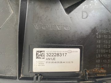 Foto 8 von Frontscheinwerfer Volvo 32228317 Rechts